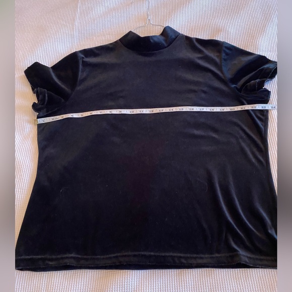 Black Velvet Mock Neck Slightly Cropped Short sleeved Holiday Blouse. Size XL - Picture 11 of 12
